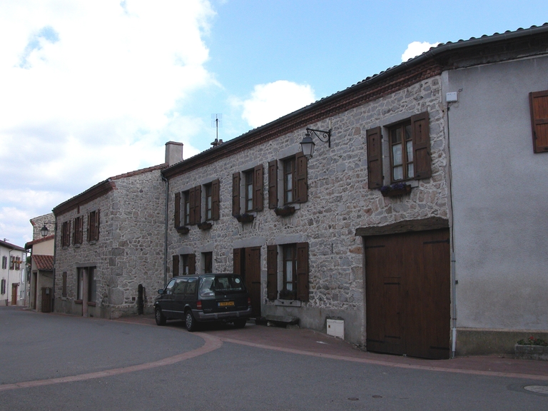 Ferme, puis boulangerie, actuellement maison