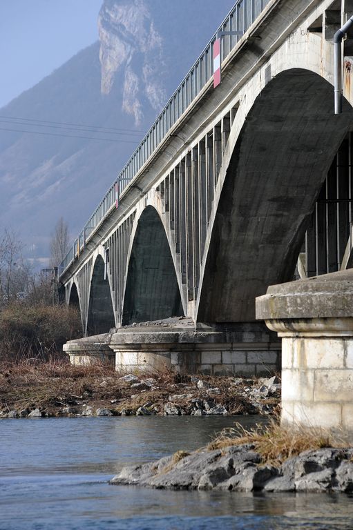 Pont routier de la Loi