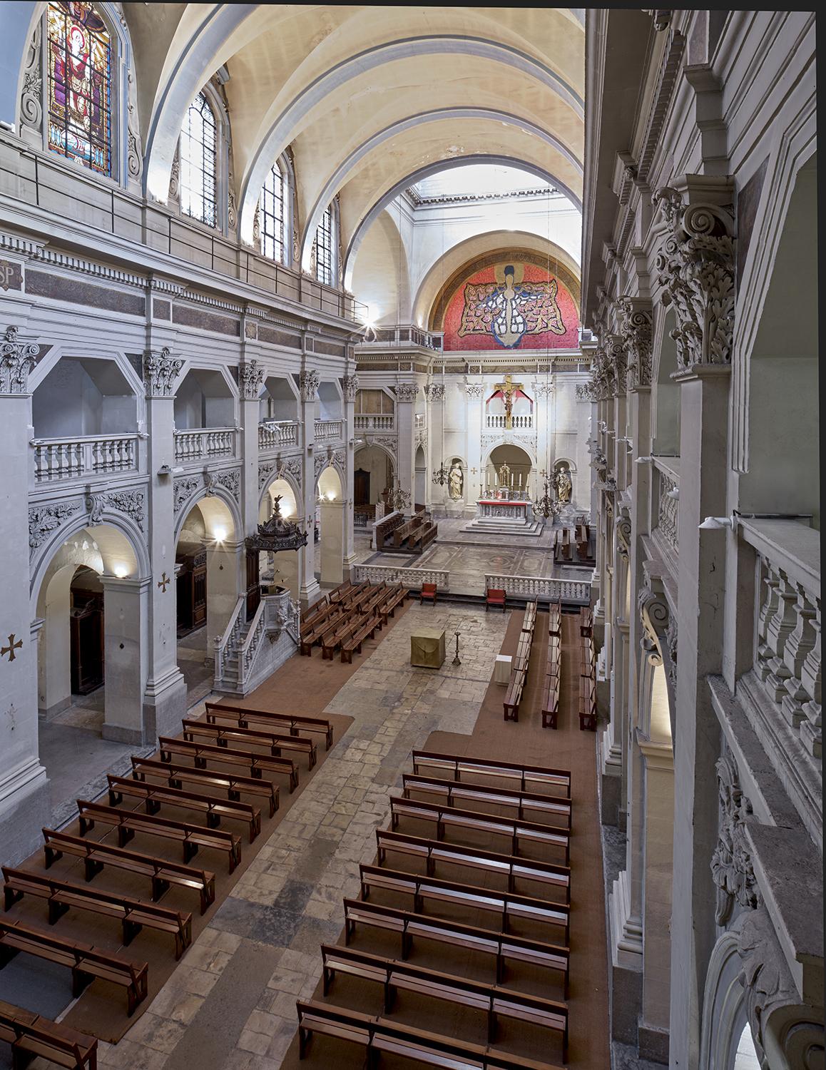 Vue d'ensemble intérieure en direction du choeur, depuis la tribune de l'orgue
