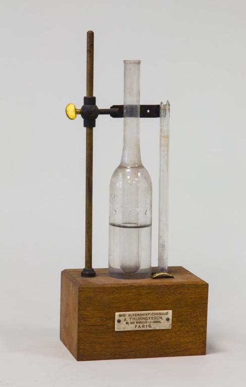Instrument de mesure des quantités de chaleur : calorimètre à glace de Bunsen