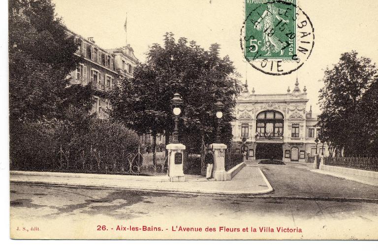 Maison, dite Grands-Chalets, puis hôtel de voyageurs, dit villas Mottet, puis Villa Victoria, puis immeuble et hôtel de voyageurs, dit Hôtel Victoria, actuellement immeuble, dit Villa Victoria