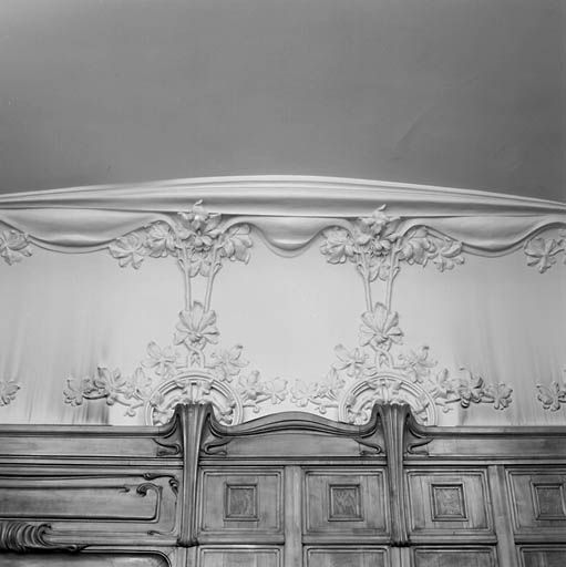 Plafond (ensemble du bureau du directeur (aujourd'hui salon Majorelle)) : Branches de marronnier
