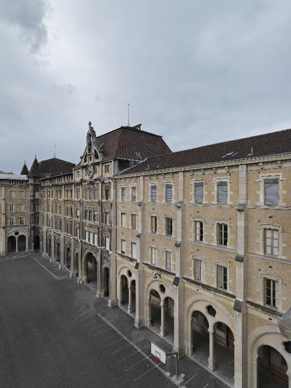 Séminaire de Saint-Irénée, dit Grand Séminaire, actuellement Lycée d'enseignement général secondaire Saint-Just