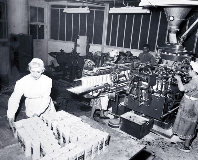 Entrepôt commercial, dit magasin général des sucres, puis la Sucrière espace d'exposition.