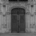 Tympan, vantaux des portes et plafond du vestibule sous la tribune d'orgue