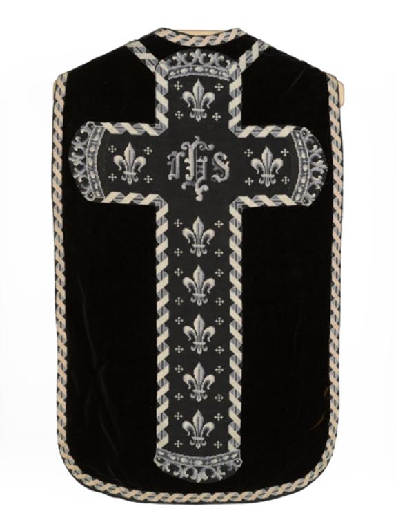 chasuble, étole, manipule, voile de calice, bourse de corporal : ornement noir