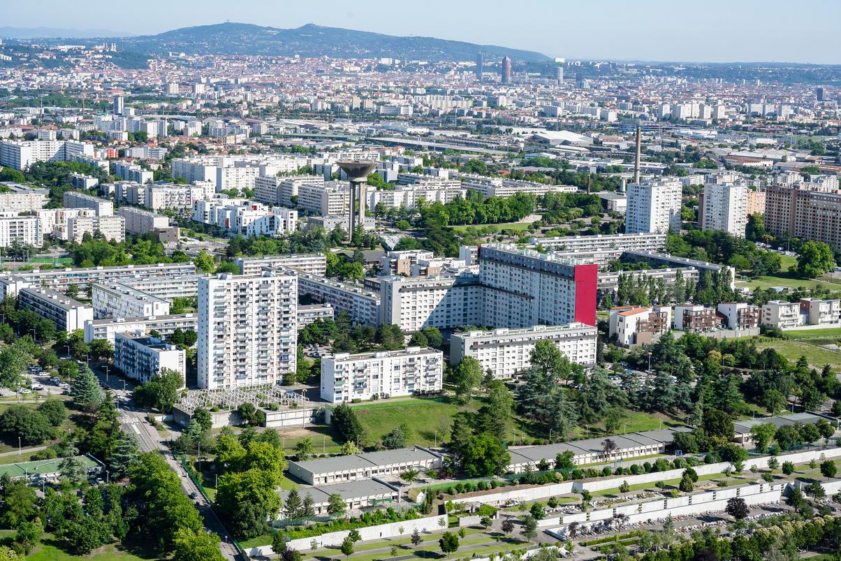 Immeubles et tours dits Zone d'Urbanisation Prioritaire des Minguettes à Vénissieux