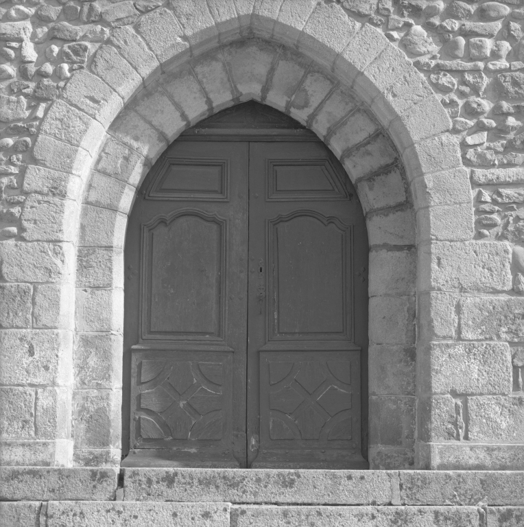 Eglise prieurale, église du chapitre de chanoinesses puis de l'abbaye et actuellement église paroissiale Notre-Dame