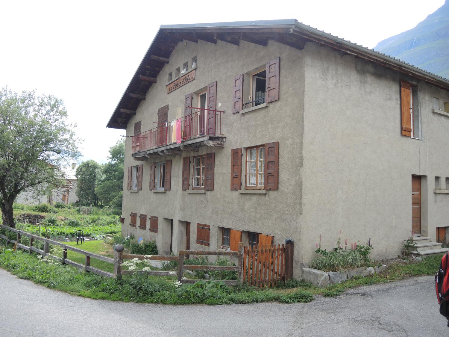 Ensemble de maisons de la reconstruction à Bessans