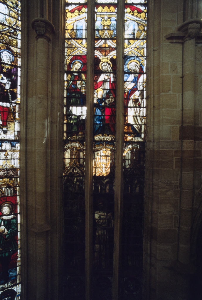 Verrière : saint Just, saint Bernard, saint Irénée, sainte Madeleine, sainte Anne instruisant la Vierge, sainte Marthe (baie 4), verrière à personnages