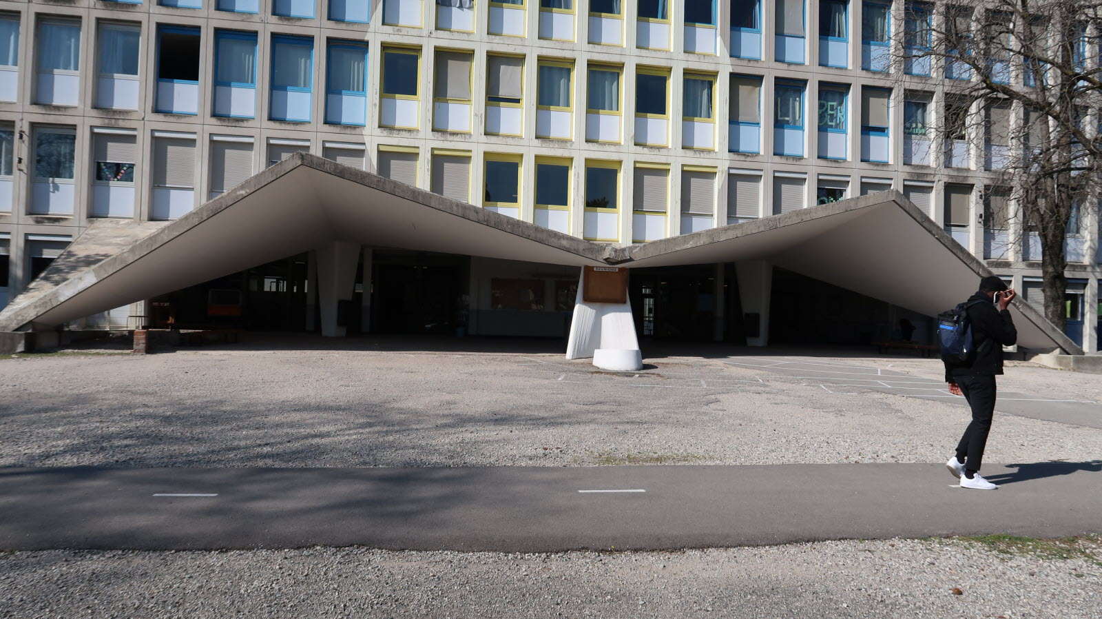 Lycée, actuellement cité scolaire Camille-Vernet