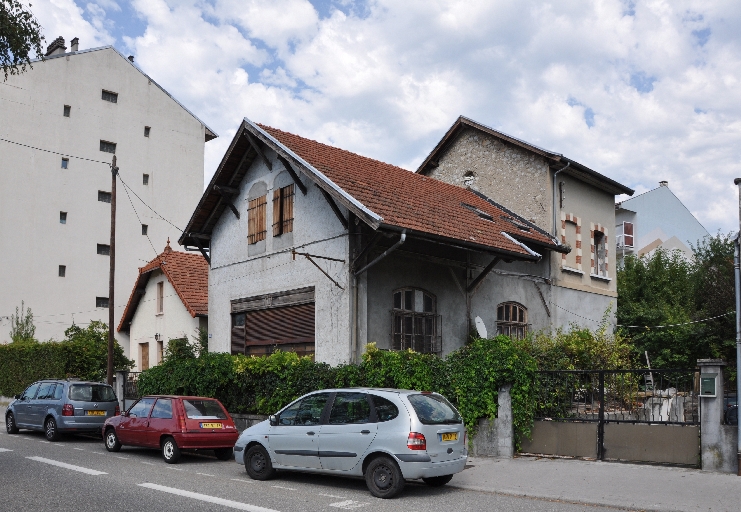 Établissement administratif communal, ateliers municipaux, édifice commercial, Comptoir Vélocipédique Savoisien, actuellement maison