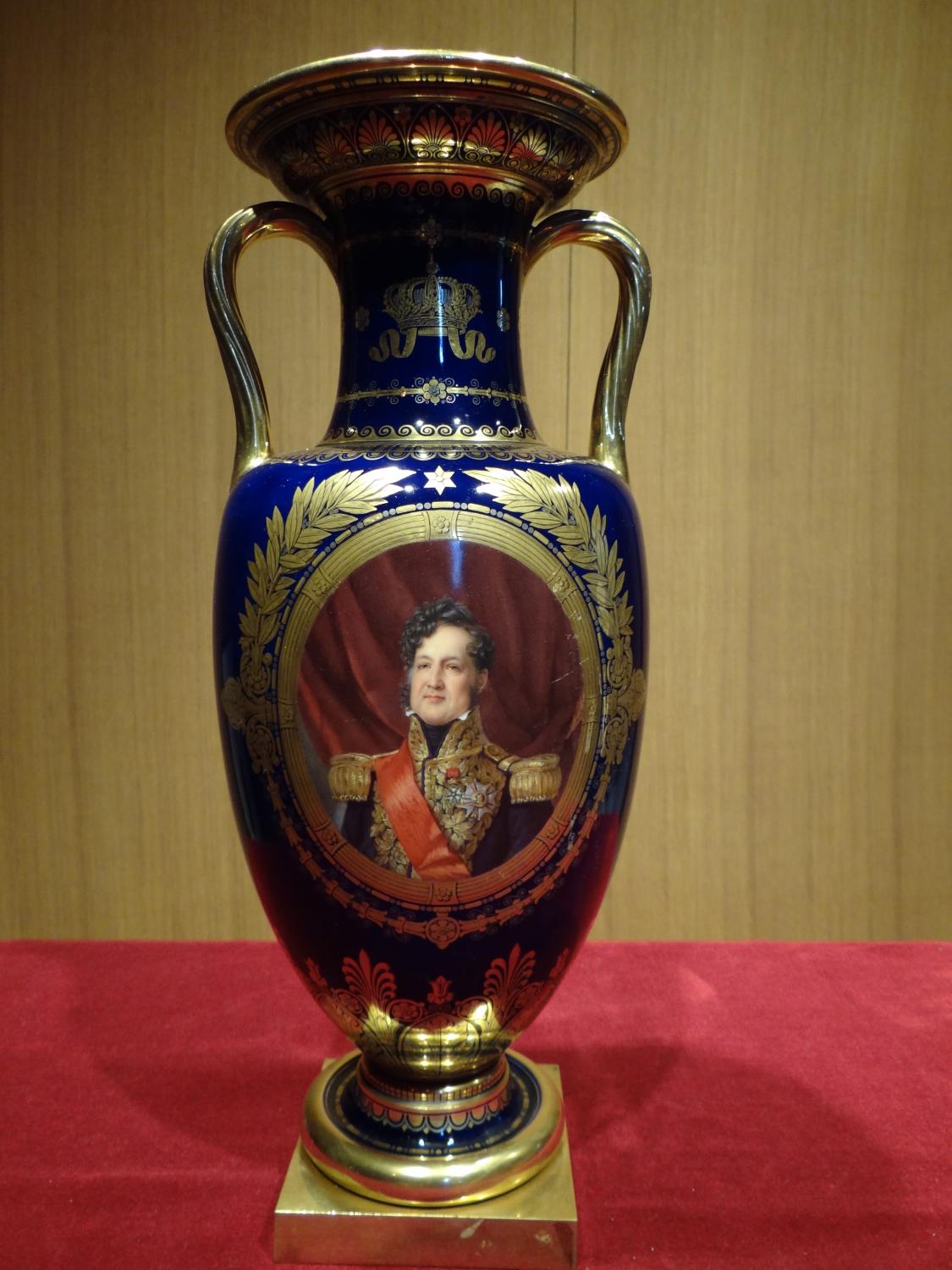 Vase de Sèvres, au portrait de Louis-Philippe Ier