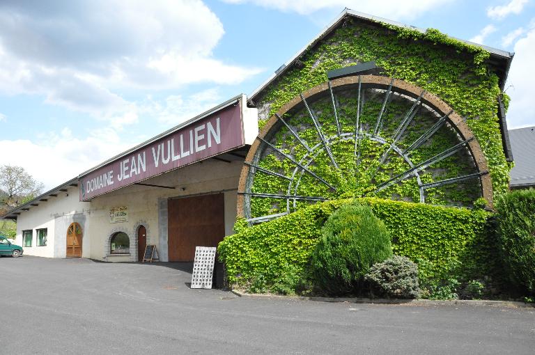 Tissage de soie Dubettier puis Audibert puis fabrique de tracteurs actuellement cave viticole Vullien