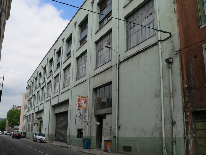 Usine de construction mécanique Crétin puis Société de la Petite Presse Florentin puis Usine de teinturerie Curtaud actuellement Centre social de la vallée de Gère et Théâtre Saint Martin