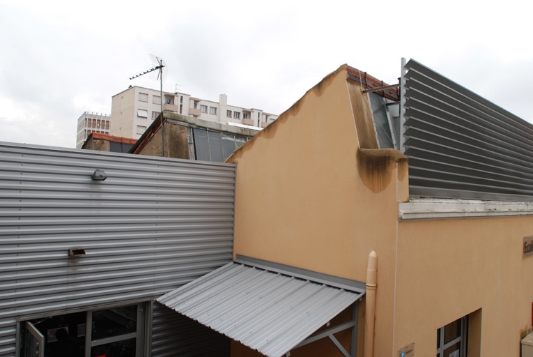 Ferblanterie Bonnefoy puis impression sur étoffes Meyer puis teinture pour fabrique Manhès L. puis Boindin P. Équipement électrique et Pelletier J. Repousse sur métaux puis Flexelec actuellement École Émile Cohl