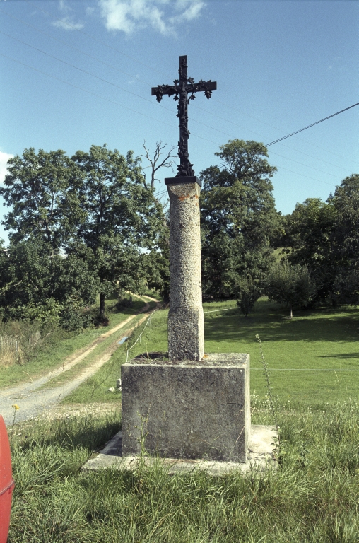 Les croix monumentales du canton de Boën et de la commune de Sail-sous-Couzan