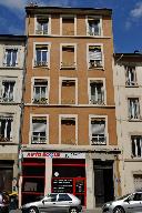 Ensemble de deux immeubles, sur rue et sur cour