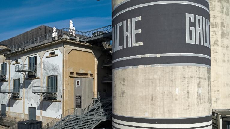 Entrepôt commercial, dit magasin général des sucres, puis la Sucrière espace d'exposition.