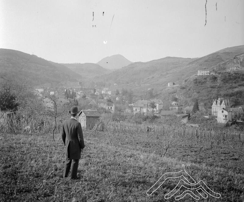 Vue sur le puy Chateix avant le Paradis, avant 1908.