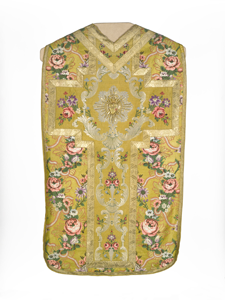 ornement doré : chasuble