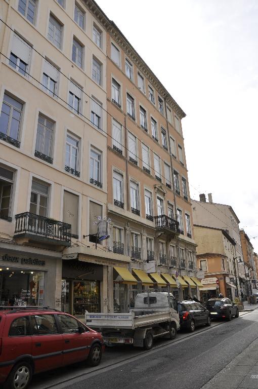 Immeuble-atelier, actuellement immeuble à logements