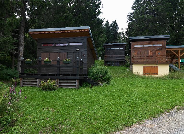 Ensemble de 5 maisons (chalets), dits chalets greniers