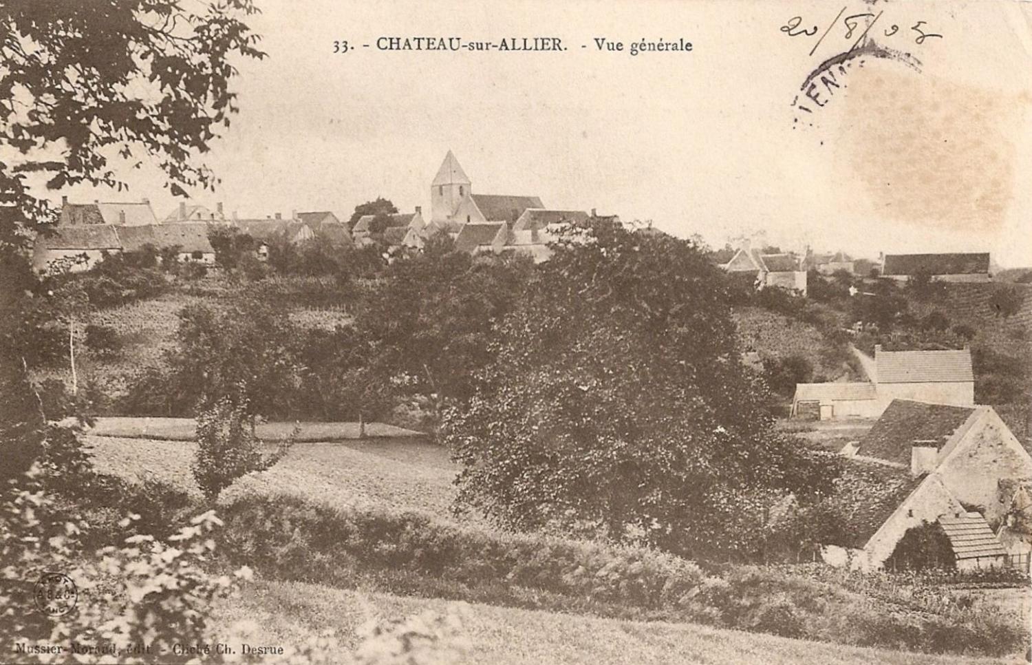 Carte postale : Château-sur-Allier, vue du bourg de Château-sur-Allier prise du nord-ouest. Vers 1905
