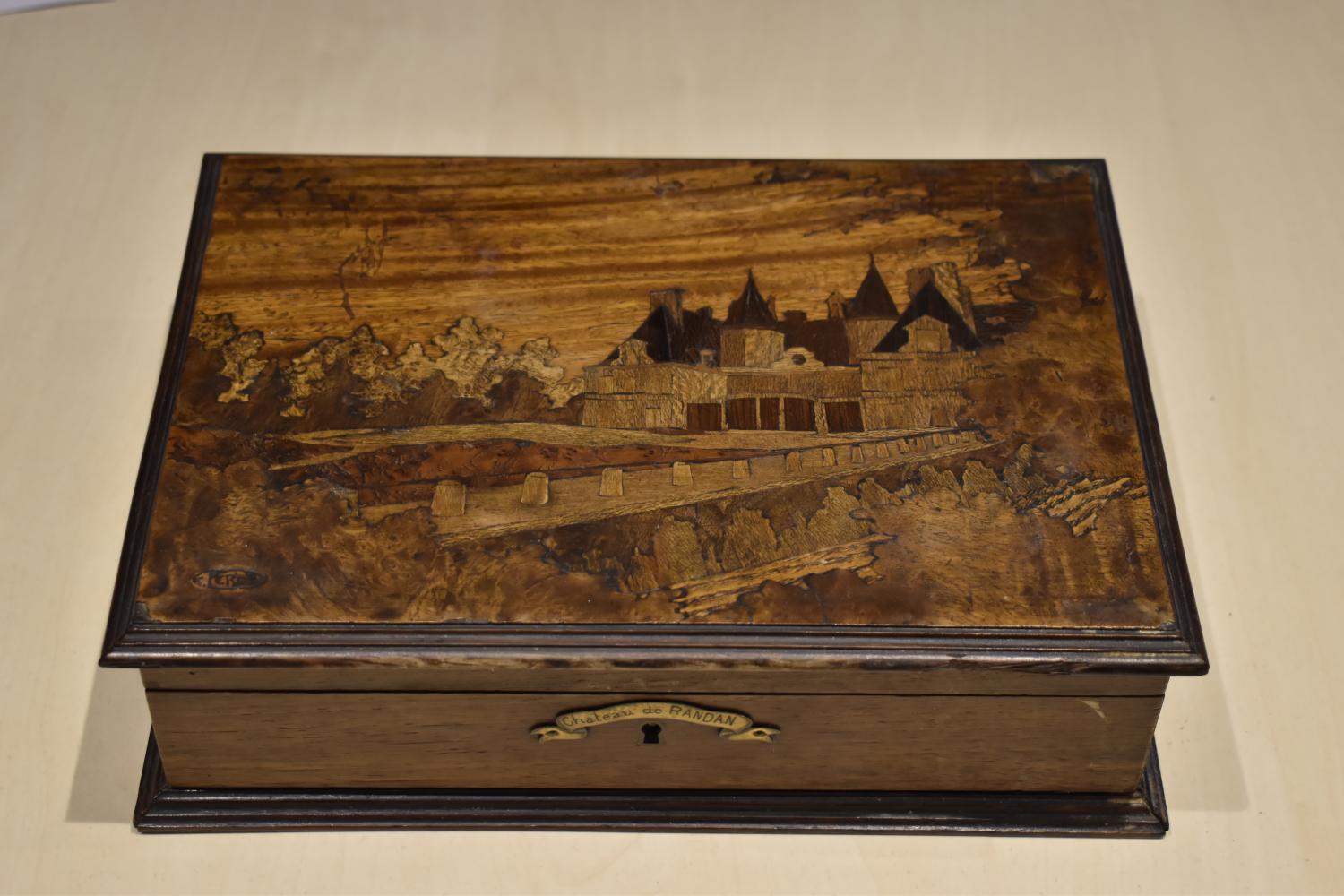Boîte souvenir avec une vue du château de Randan
