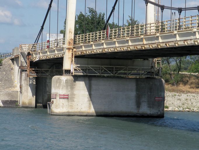 Pont routier de Saint-Paul-Trois-Châteaux