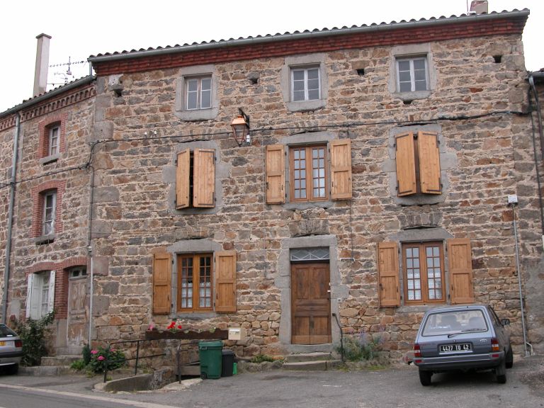 Maison, puis épicerie Rival, actuellement maison