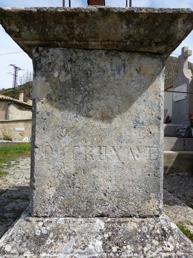 Croix du cimetière de Barret-de-Lioure