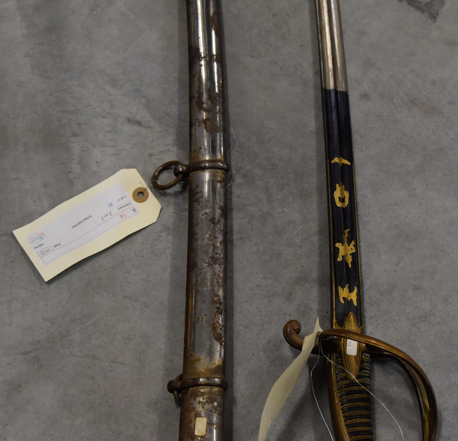 Sabre d'un ensemble d'un sabre et son fourreau