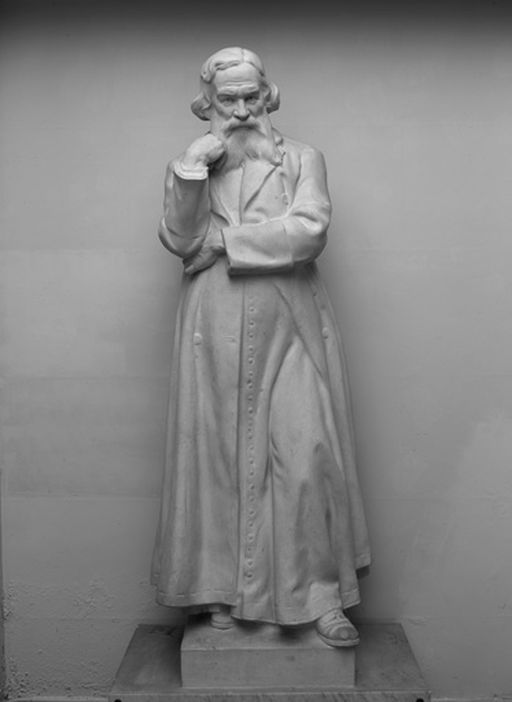 Ensemble de deux statues : Monseigneur de Marion-Bresillac, le père Planque