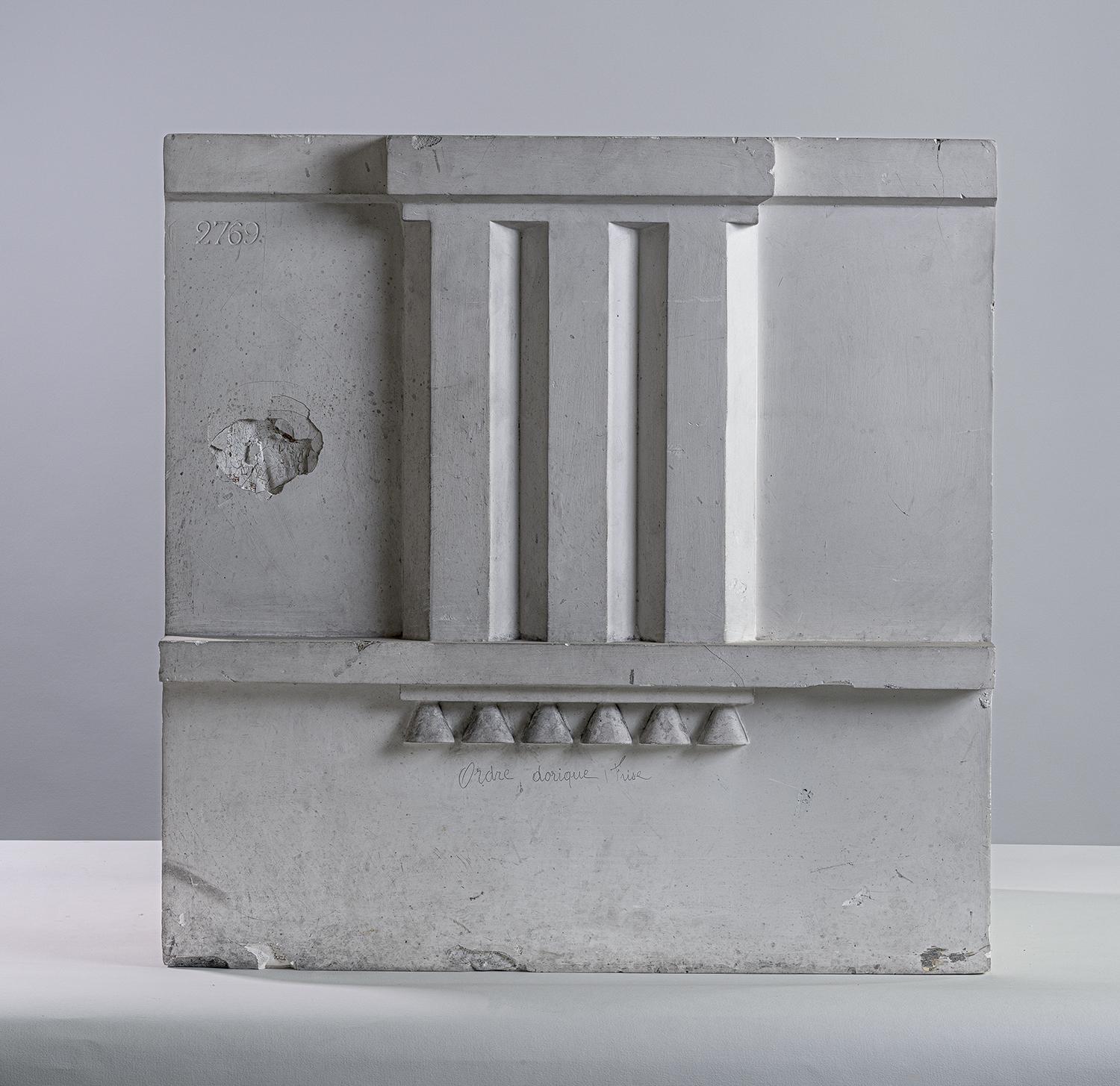Frise et architrave d'ordre dorique du théâtre de Marcellus