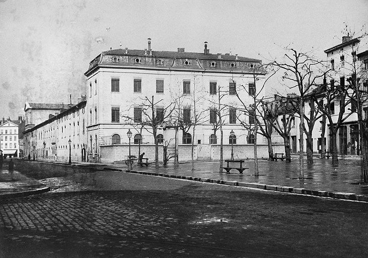 Hospice de vieillards, puis caserne de pompiers : caserne Rochat