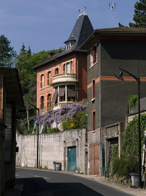 Une villa et son jardin suspendu, avenue Joseph-Claussat.