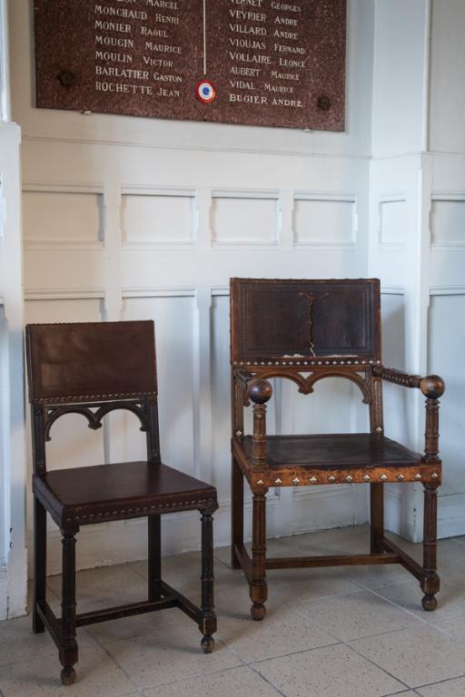 Ensemble de 4 chaises et 2 fauteuils de style Louis XIII