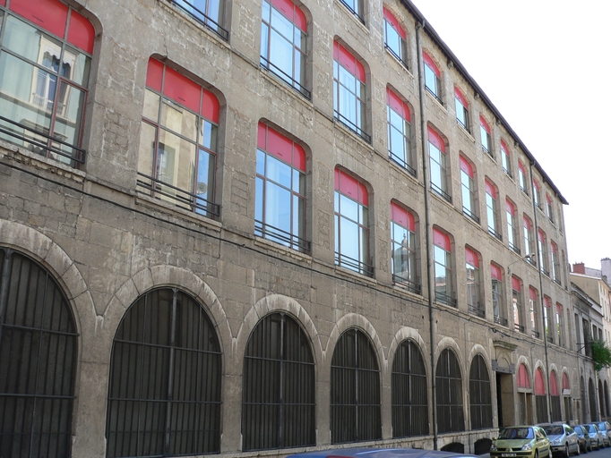 Usine de textile DONNAT-CROZEL puis usine VAGANAY actuellement réaménagée en bureaux et gymnase municipal