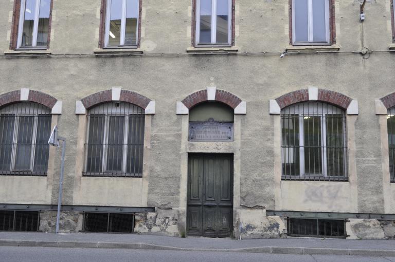 Tannerie Meyzonnier puis Combe et Meyzonnier puis Floquet du Puy puis les Tanneries Françaises Réunies actuellement services municipaux, maroquinerie et logement d'ouvriers