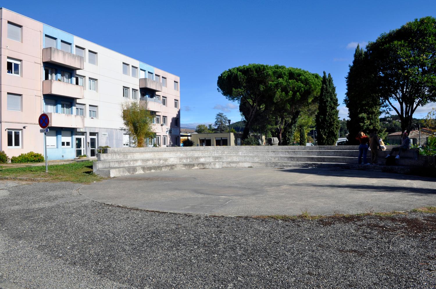 Collège national technique et moderne de garçons, actuellement lycée polyvalent Astier