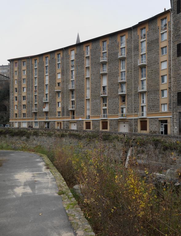 Tannerie Meyzonnier puis Combe et Meyzonnier puis Floquet du Puy puis les Tanneries Françaises Réunies actuellement services municipaux, maroquinerie et logement d'ouvriers