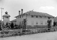 École d'agriculture, ensemble d'édifices agricoles : ferme-école, fermes, ateliers, hangars