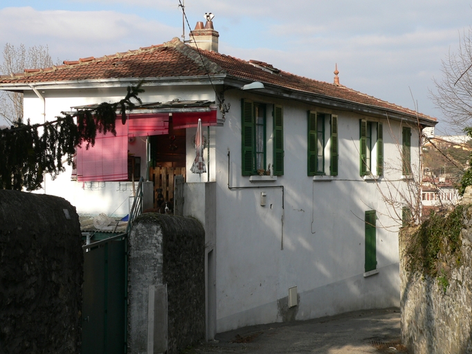 Maison et jardins en terrasse