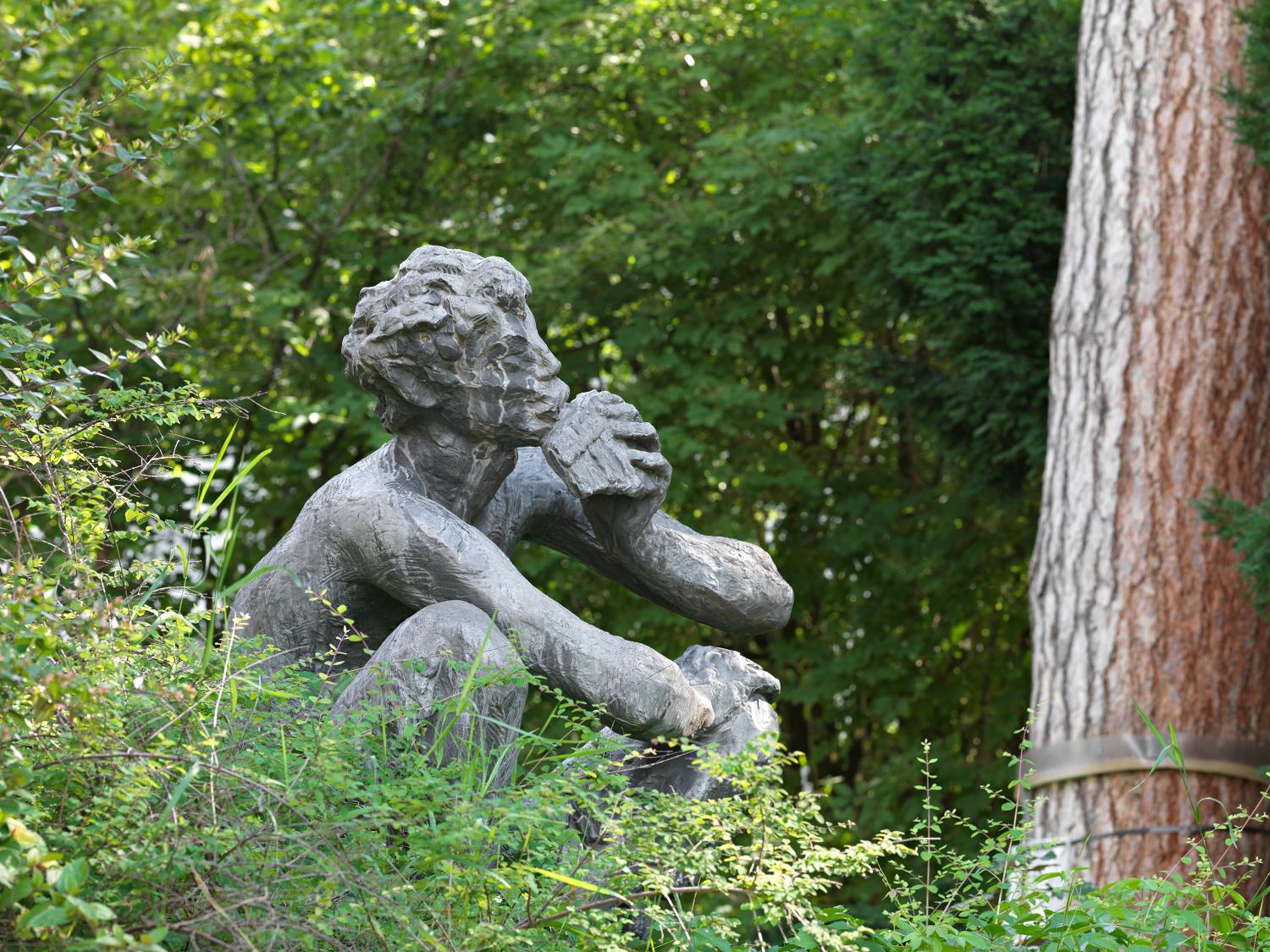 Sculpture (ronde-bosse) et fontaine : Faune jouant de la flûte de Pan