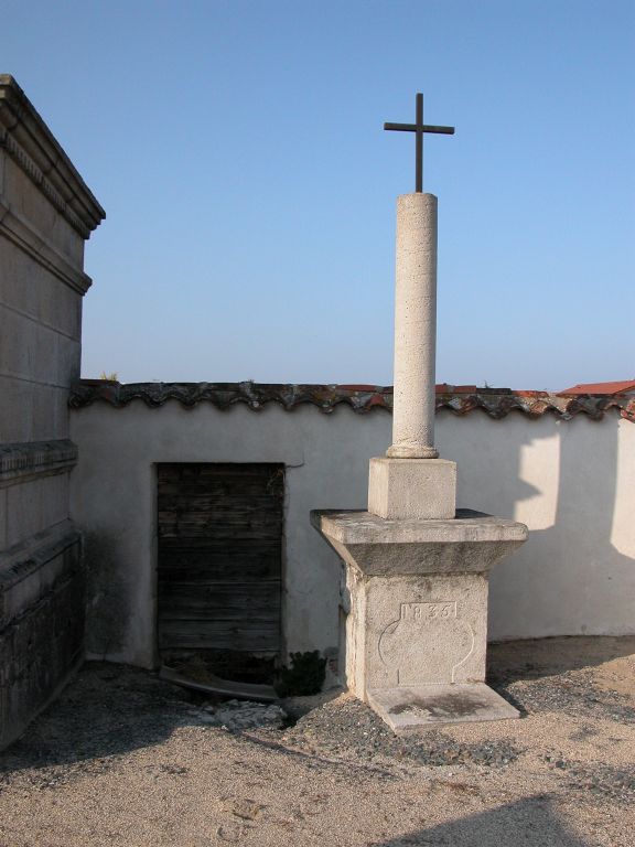 Croix de cimetière