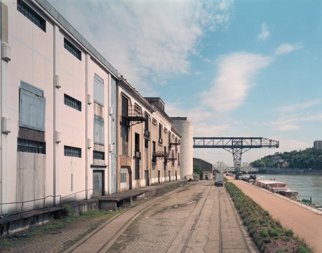 Entrepôt commercial, dit magasin général des sucres, puis la Sucrière espace d'exposition.