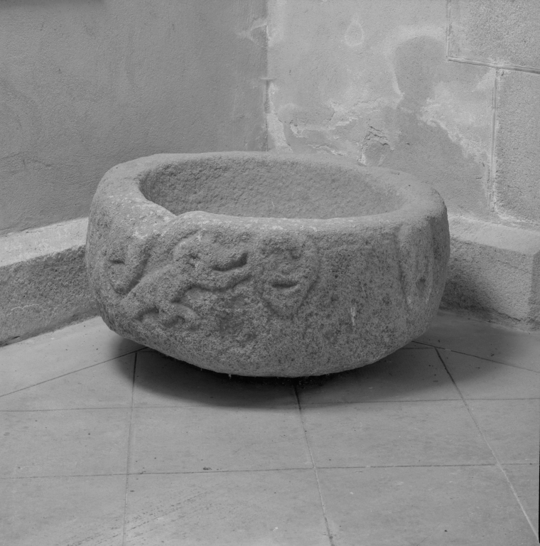 Fonts baptismaux (cuve baptismale)