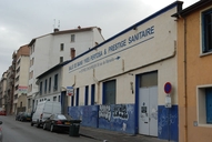 Garage de réparation automobile dit garage de la rive gauche actuellement entrepôts Yves Pertosa et prestige sanitaire