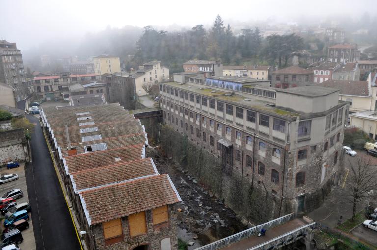 Tannerie Meyzonnier puis Combe et Meyzonnier puis Floquet du Puy puis les Tanneries Françaises Réunies actuellement services municipaux, maroquinerie et logement d'ouvriers